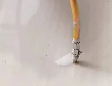 惠安瓷砖空鼓维修公司专业解答在瓷砖铺贴过程中，如果使用的砂料过粗（如全部使用了粗砂），可能会导致以下问题