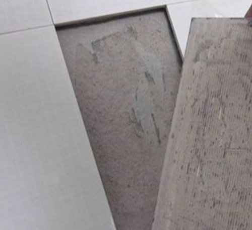 惠安瓷砖空鼓维修公司分享瓷砖铺贴时如果打浆（即涂抹在瓷砖背面和基层上的砂浆或瓷砖胶）过少，会带来以下问题